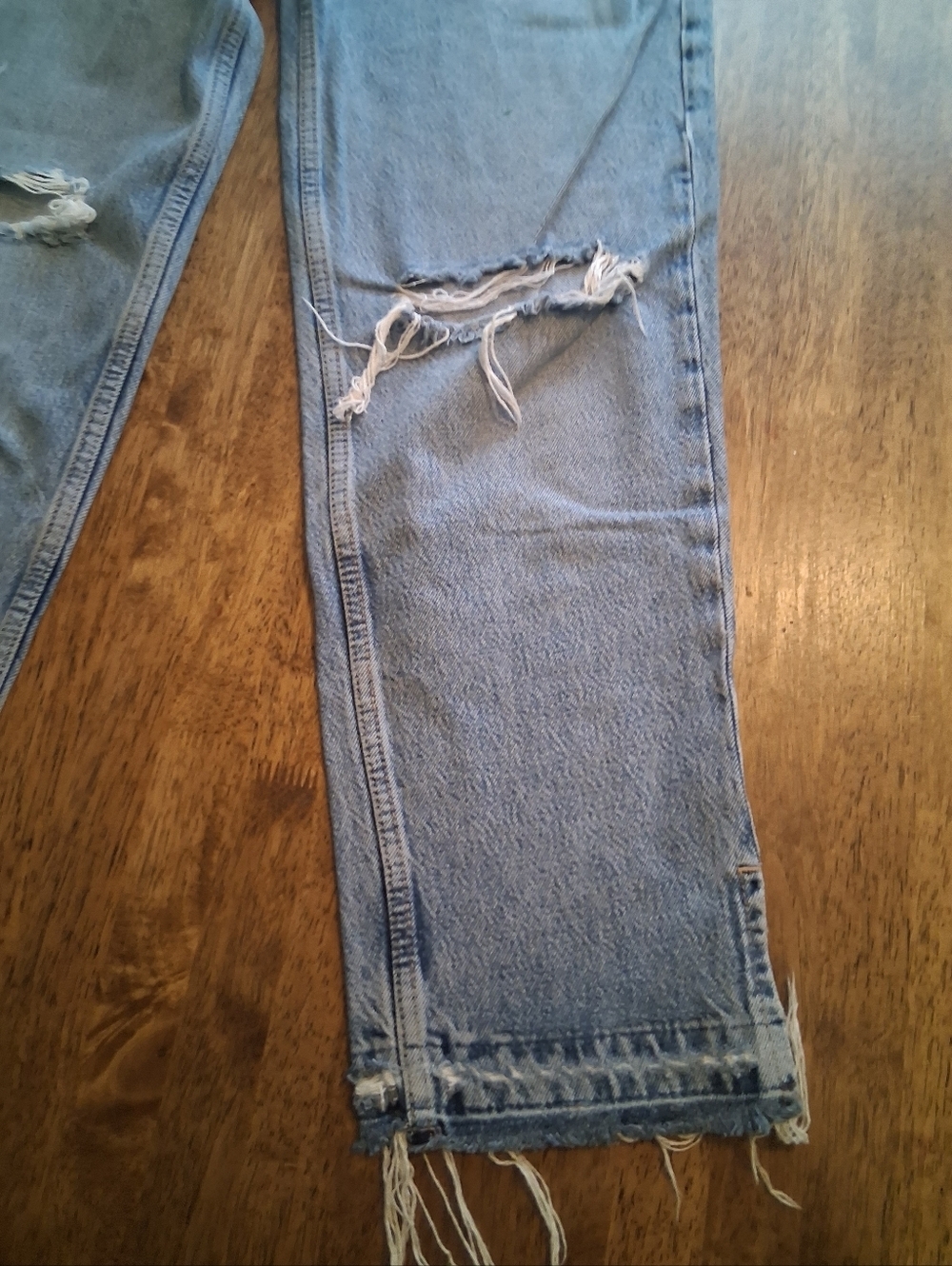 We The Free Distressed Light Wash Cropped Mom Jean 26 - Picture 3 of 5